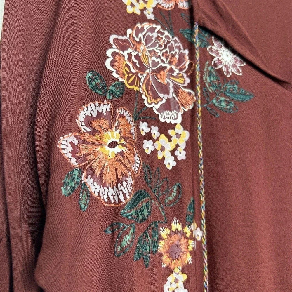 Chelsea & Violet Merlot Floral Print and Embroidered Swing Bubble Sleeve Top XS - Picture 3 of 8